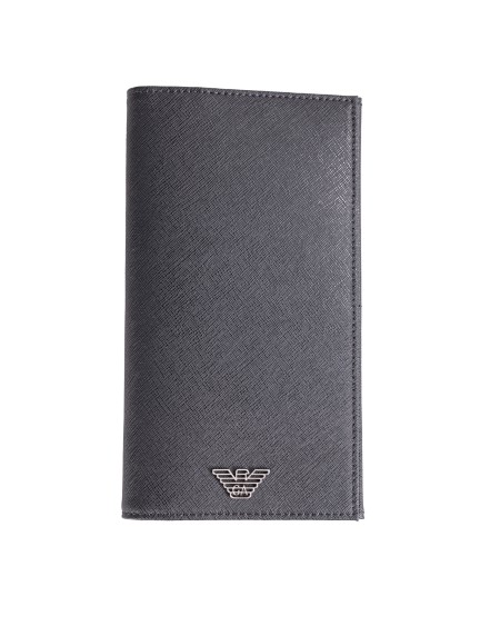 Shop EMPORIO ARMANI  Portafoglio: Emporio Armani porta Yen in pelle rigenerata saffiano placchetta aquila ASV.
Pelle rigenerata.
Saffiano.
Placchetta aquila.
Tasche portacarte.
Vani banconote.
Dimensioni:  19,3 x 9,7 x 2 cm.
Composizione: 53% Poliammide 47% Poliestere.
Made in China.. Y4R605 Y138E-81072